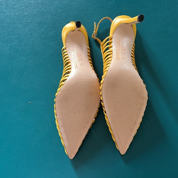 Zara 38. Feets US 8 - Picture 2 of 2